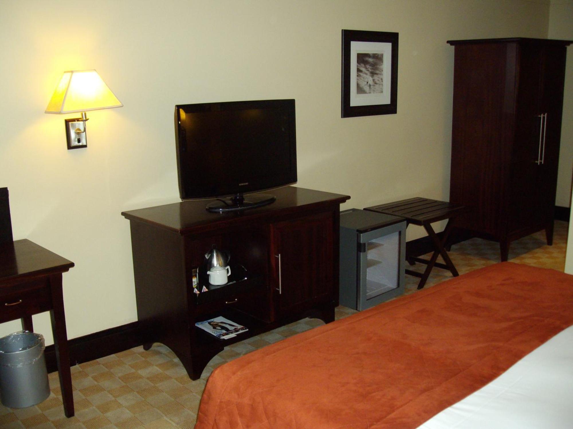 Southern Sun Or Tambo International Airport Kempton Park Exterior photo A room in a hotel