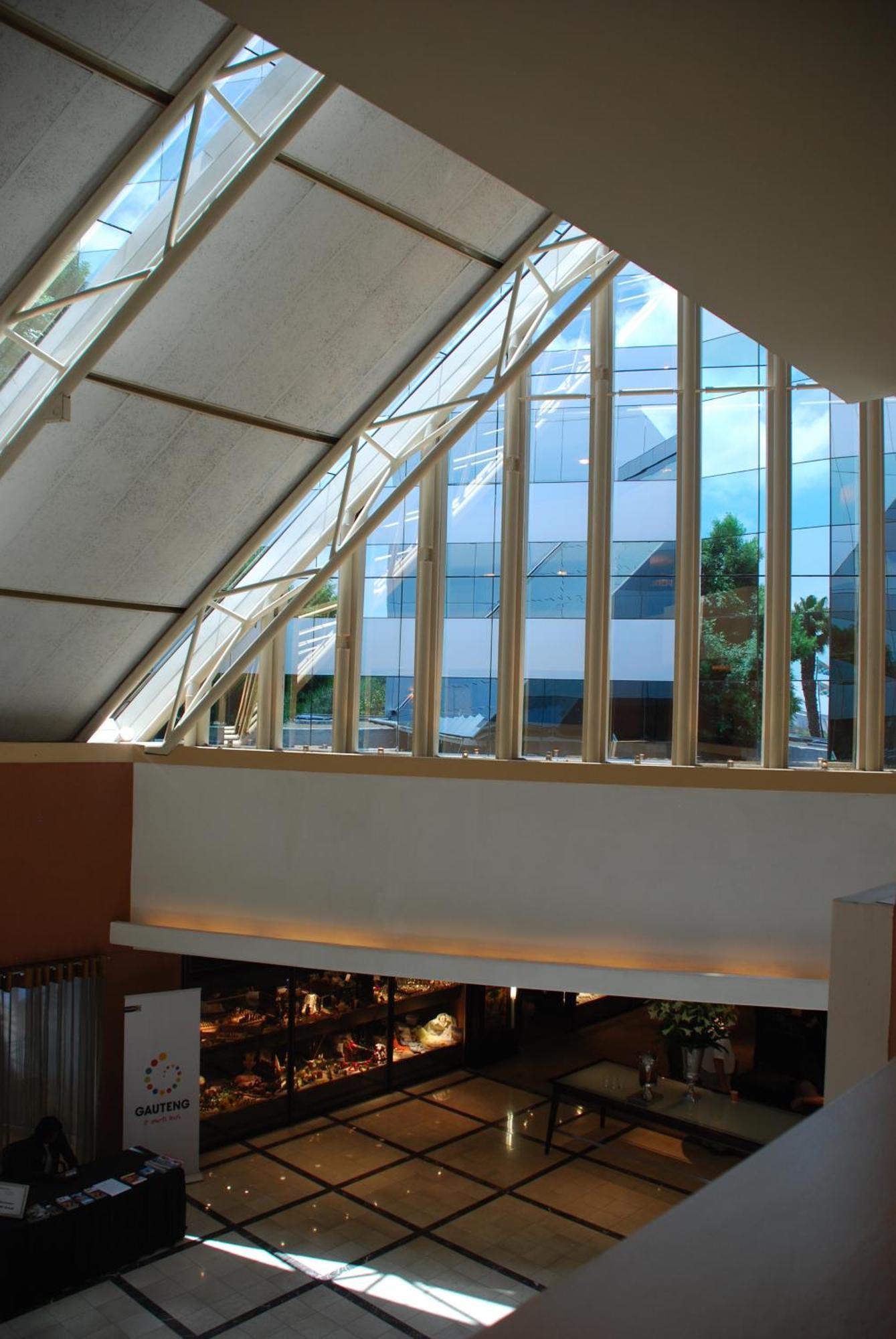 Southern Sun Or Tambo International Airport Kempton Park Exterior photo The interior of the museum