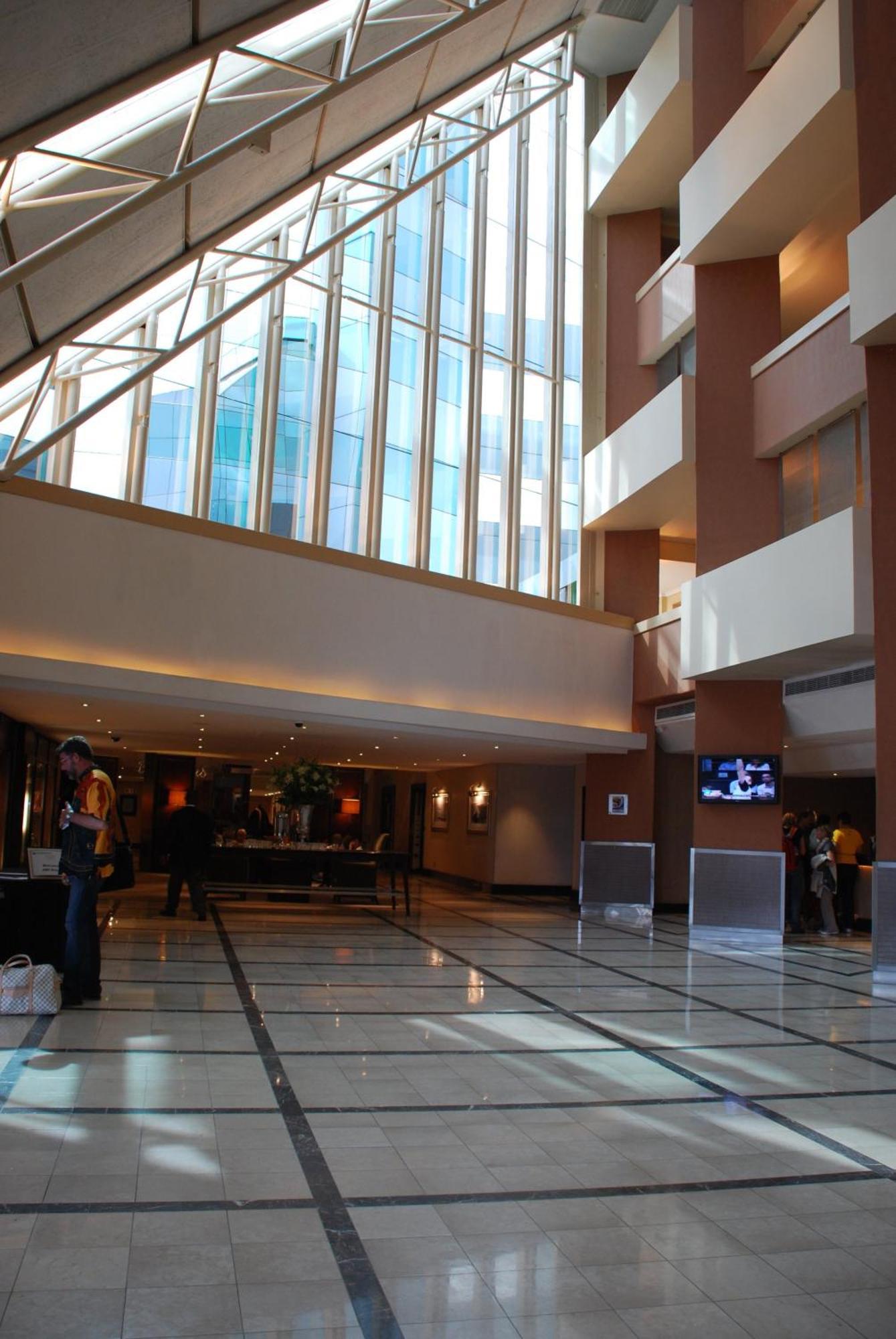 Southern Sun Or Tambo International Airport Kempton Park Exterior photo The lobby of the hotel