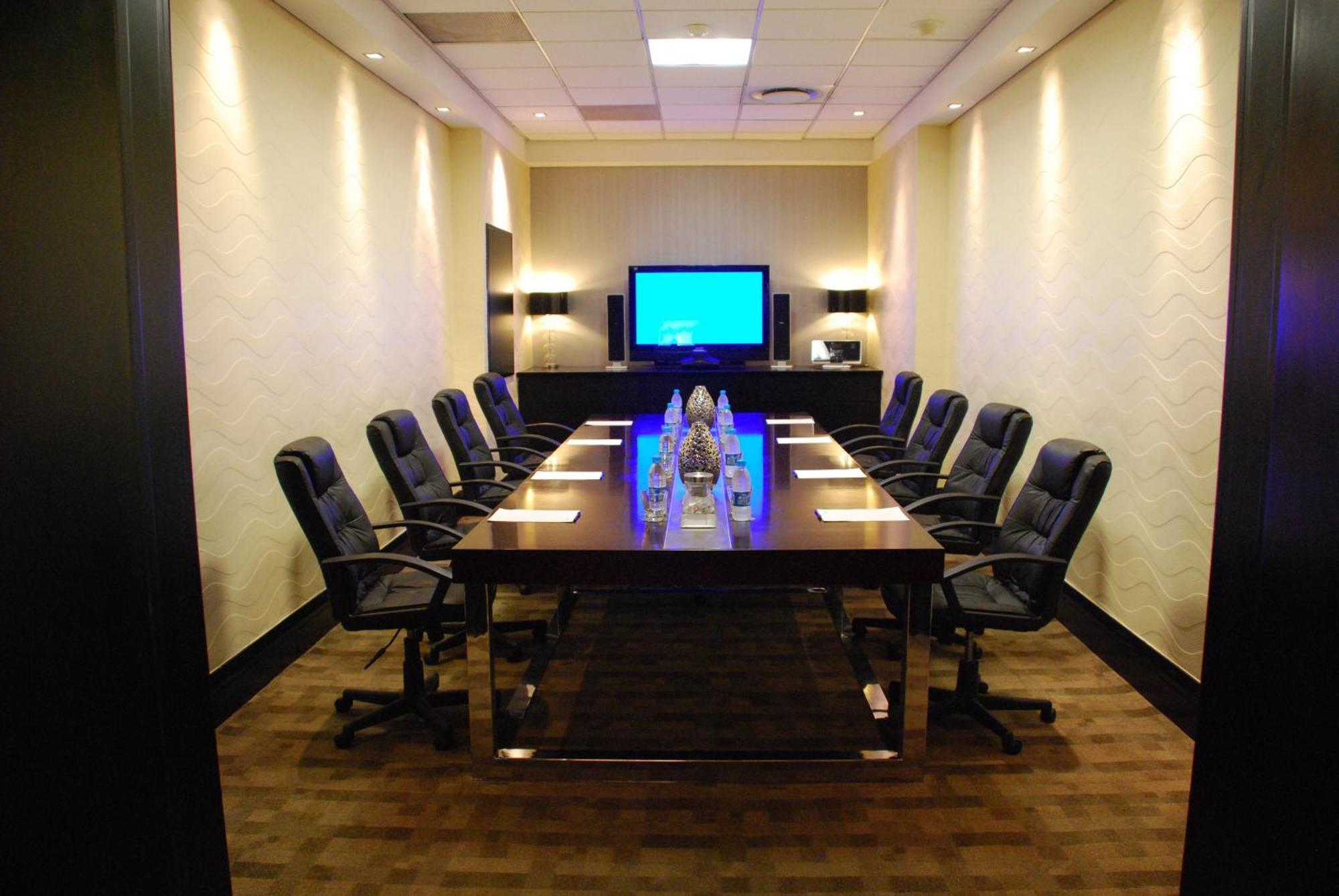 Southern Sun Or Tambo International Airport Kempton Park Exterior photo Meeting room